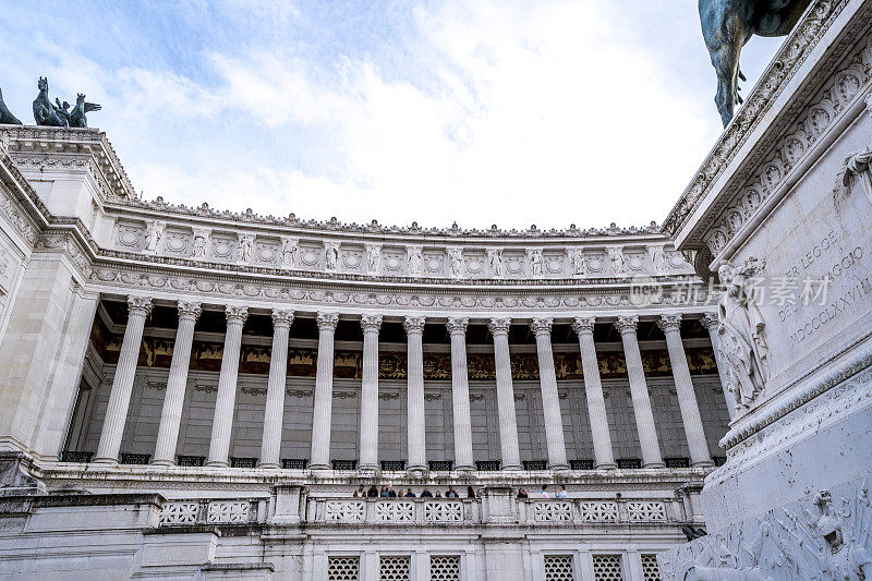 位于罗马Vittoriano的Altare della Patria柱廊